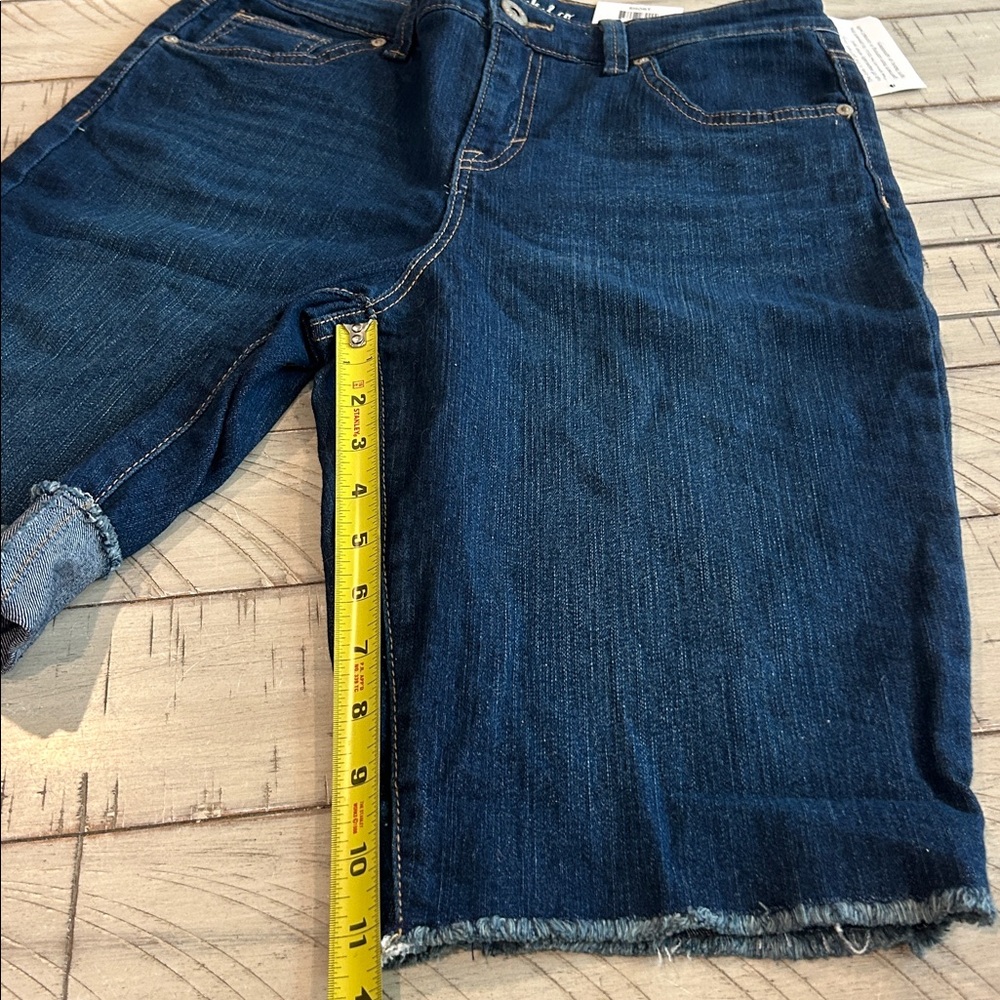 NWT Bermuda Cuffed Shorts Curvy Fit Stretch Denim Mid-rise Style & Co Size 6 - Picture 6 of 10